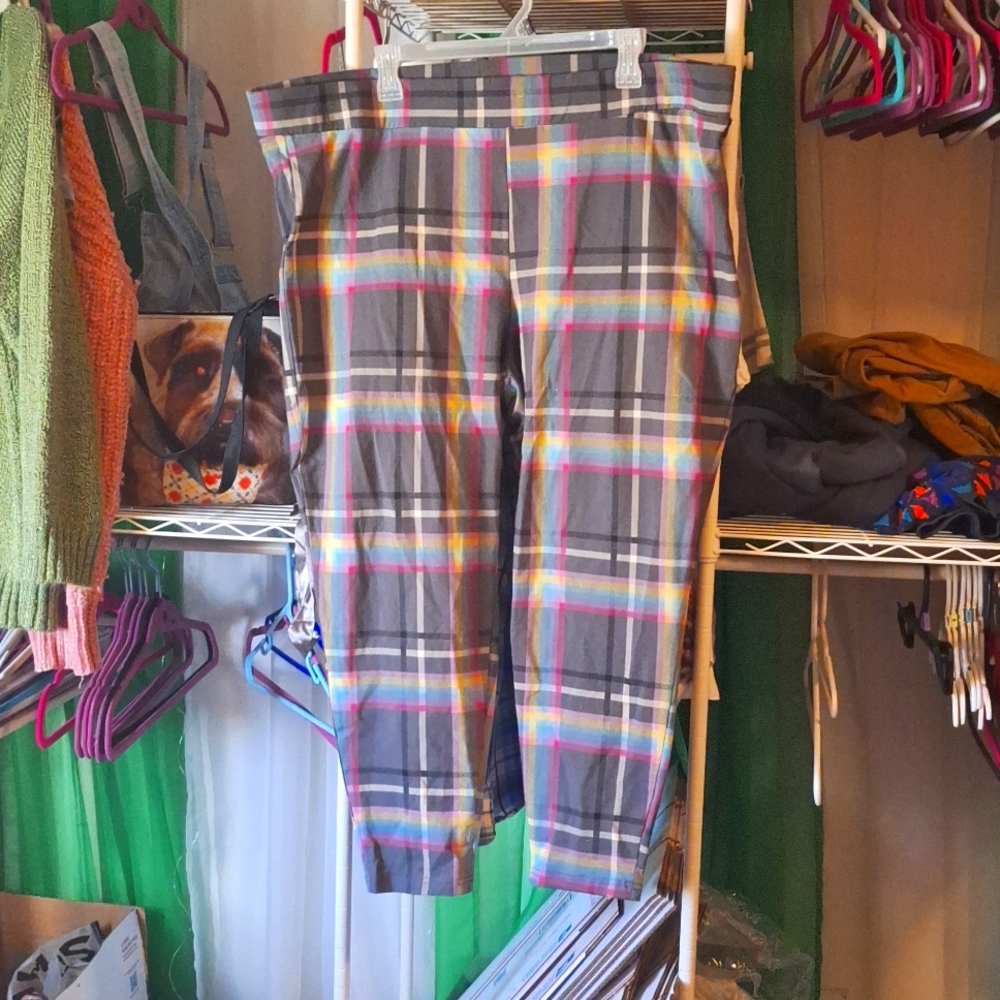TORRID SIZE 4 PLAID LEGGINGS STRETCHY